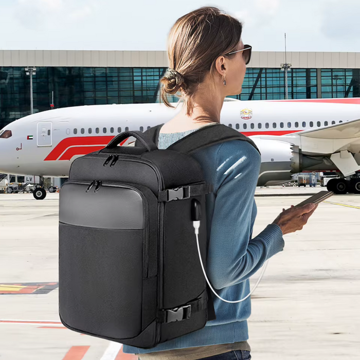 FlyBag kézipoggyász hátizsák beépített USB porttal és kábellel – Flybag